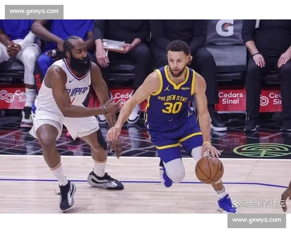 NBA马刺对勇士G1焦点战:新生代冲击王朝底蕴首战火花点燃西部季后赛序章 NBA马刺对勇士G1焦点战:新生代冲击王朝底蕴首战火花点燃西部季后赛序章