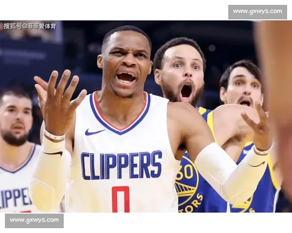 NBA快船对阵勇士经典录像回顾激烈对抗与关键瞬间全解析 NBA快船对阵勇士经典录像回顾激烈对抗与关键瞬间全解析